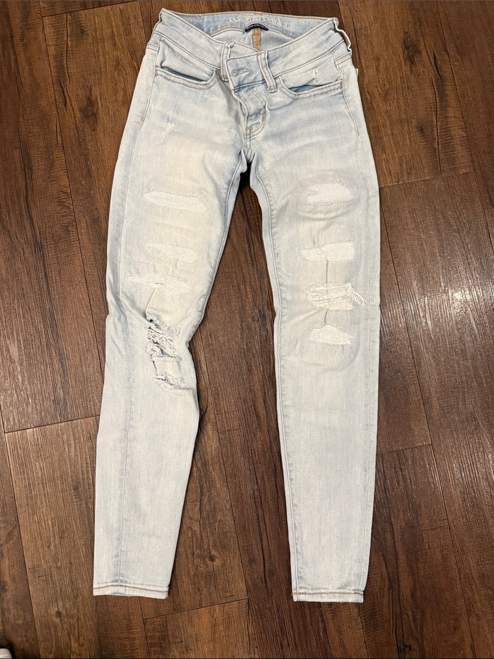 Light Wash Distressed Women’s Jeans 00
Regular skinny super low jegging